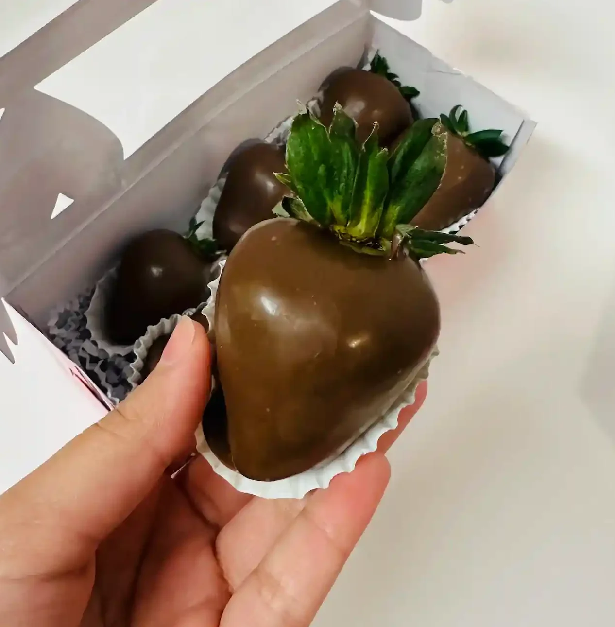 Be My Valentine Gift Box – Half Dozen (6 Chocolate Dipped Strawberries)