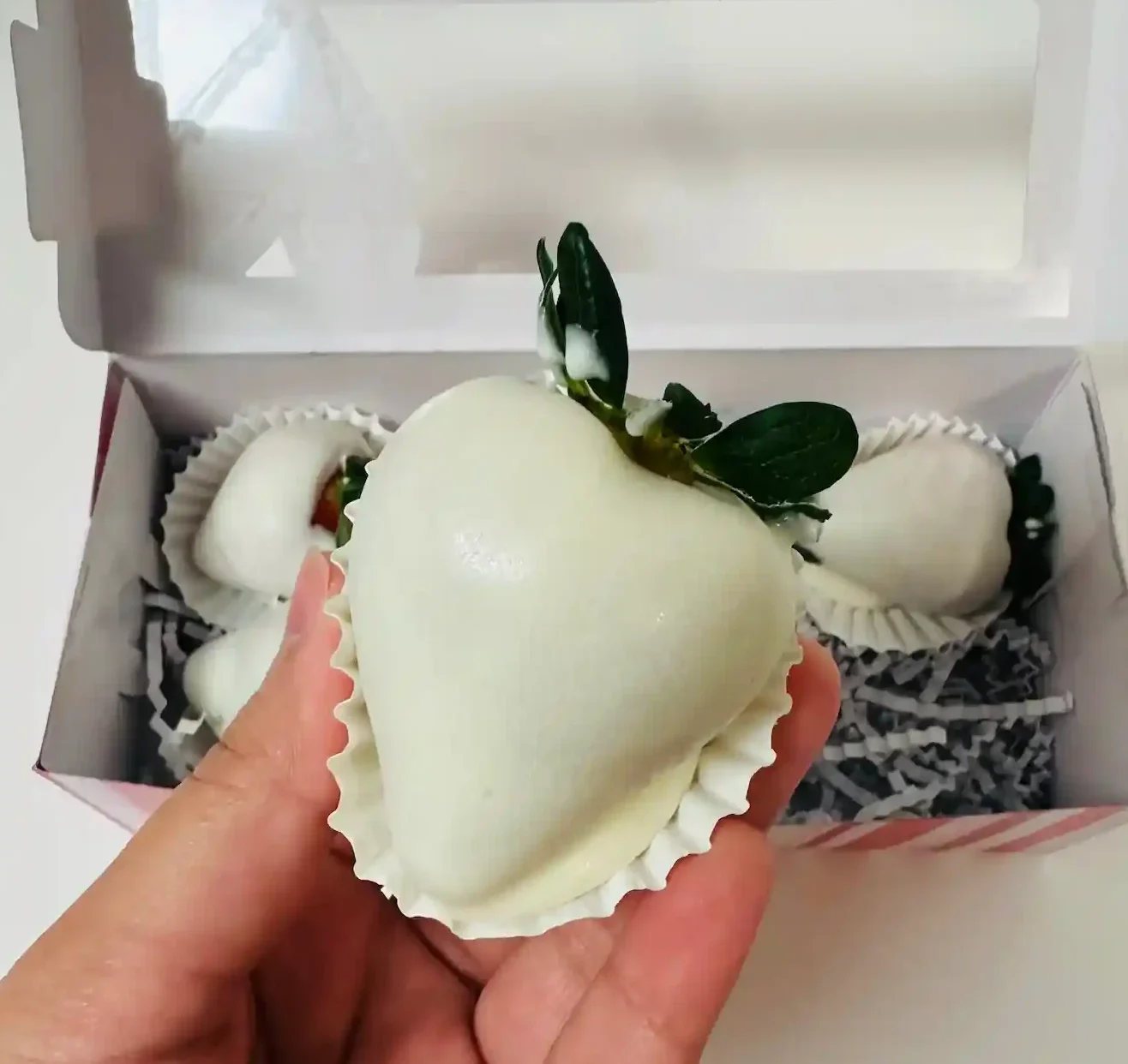 Be My Valentine Gift Box – Half Dozen (6 Chocolate Dipped Strawberries)