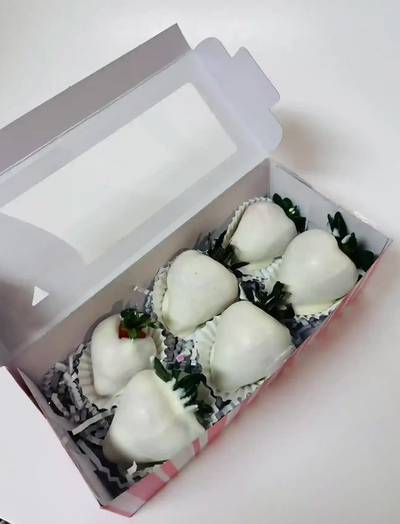 Be My Valentine Gift Box – Half Dozen (6 Chocolate Dipped Strawberries)